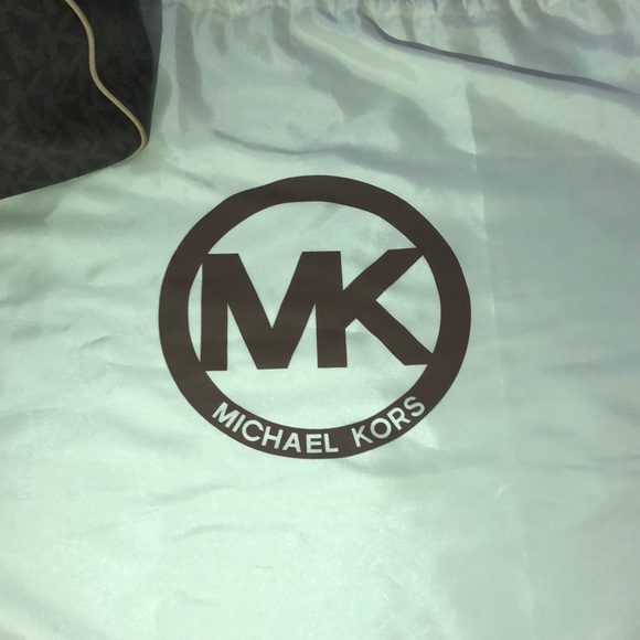 Michael Kors purse - Picture 3 of 7